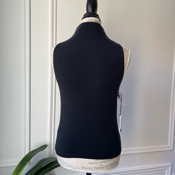 Aritzia Babaton Black boardroom Top - Picture 4 of 7